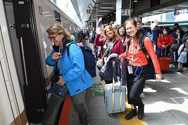 Avoid the usual Golden Week traffic hassles by taking the ferry