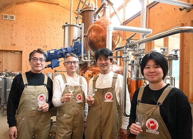 Island distillery creates craft gin with zero CO2 emissions