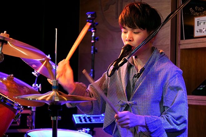 Radwimps drummer builds voice-operated kit for comeback