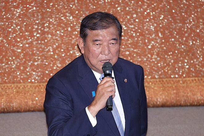 Ishiba vows to stay on despite growing calls for him to step down
