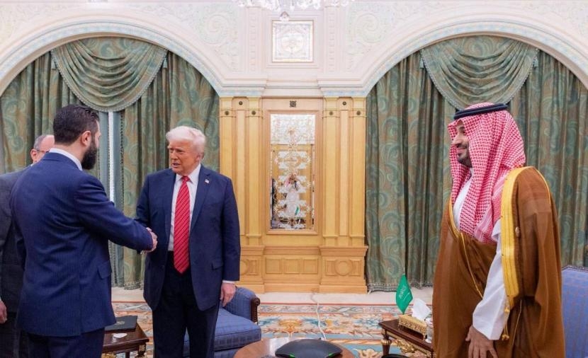 ترامب يجتمع مع الشرع في الرياض