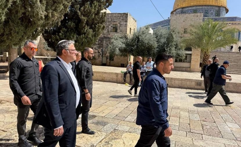 عشرات المستوطنين بقيادة المتطرف "بن غفير" يقتحمون الأقصى