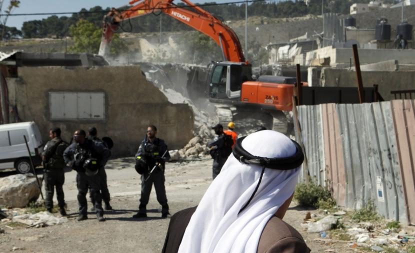 الاحتلال يهدم كوخا وسورا ومنشأة زراعية في القدس