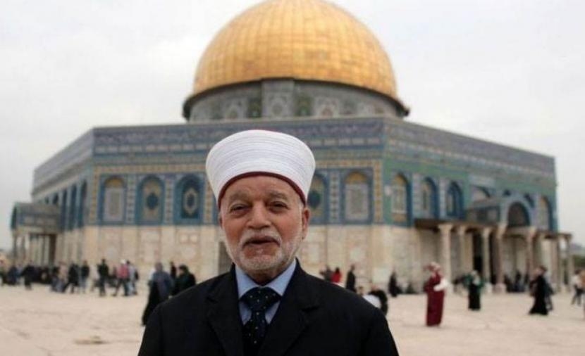 الأوقاف تندد بإبعاد الاحتلال لمفتي القدس عن الأقصى