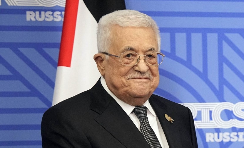 عباس يصدر مرسوما بتشكيل لجنة لصياغة دستور فلسطيني مؤقت