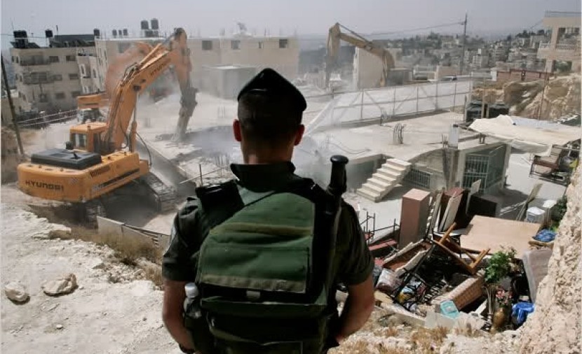 سلطات الاحتلال تنفذ عمليات هدم عدة في سلوان وقلنديا في القدس