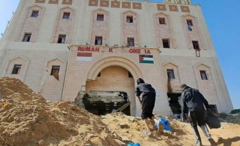 الاحتلال يطلق النار على المستشفى الأندونيسي