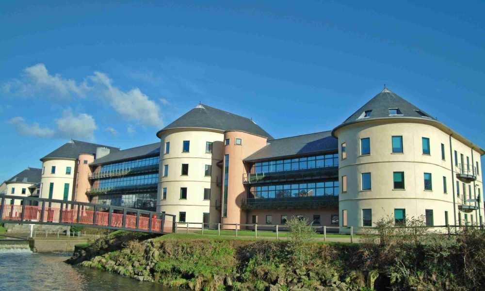 Pembrokeshire County Council: Two senior members step down