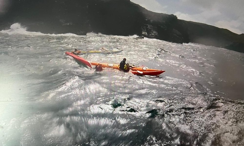 RNLI crew praised for swift rescue of stranded kayakers