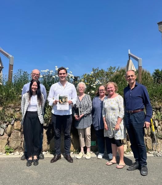 MP visits working group supporting Oriel y Parc gallery