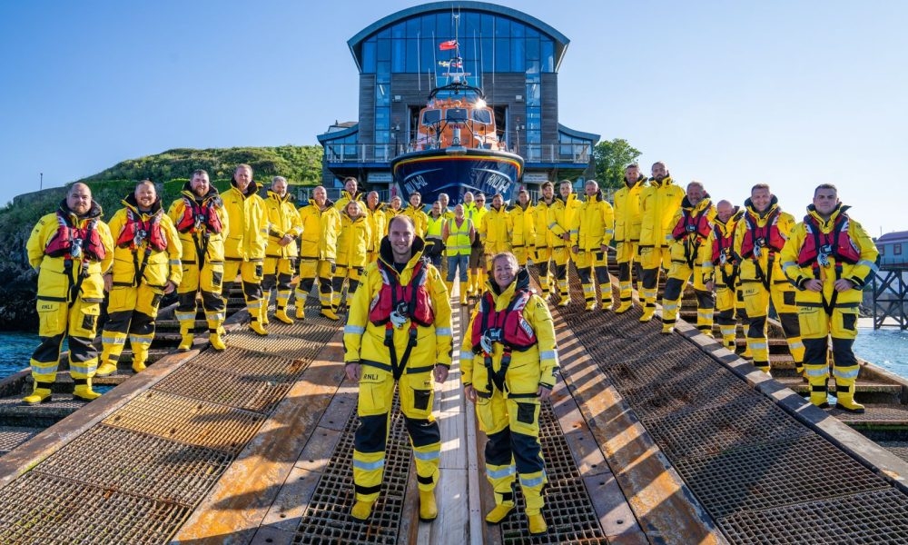 Tenby lifeboat crew captured in stunning team photo