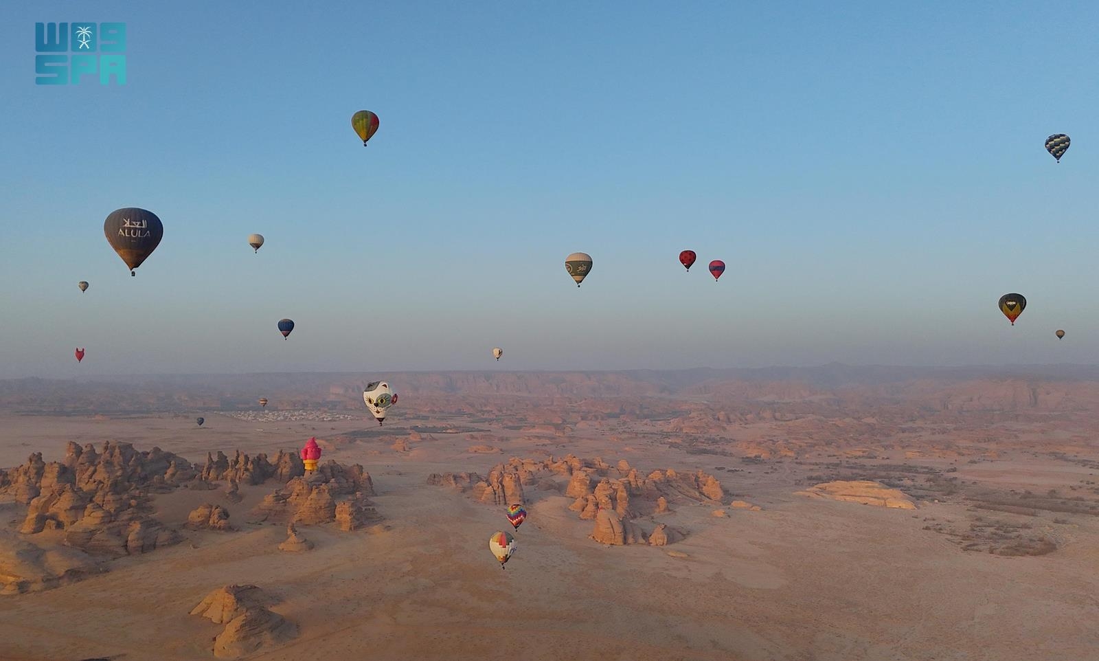 سياحه وترفيه / رحلات المناطيد في سماء العُلا.. تحليق بين الطبيعة والتراث