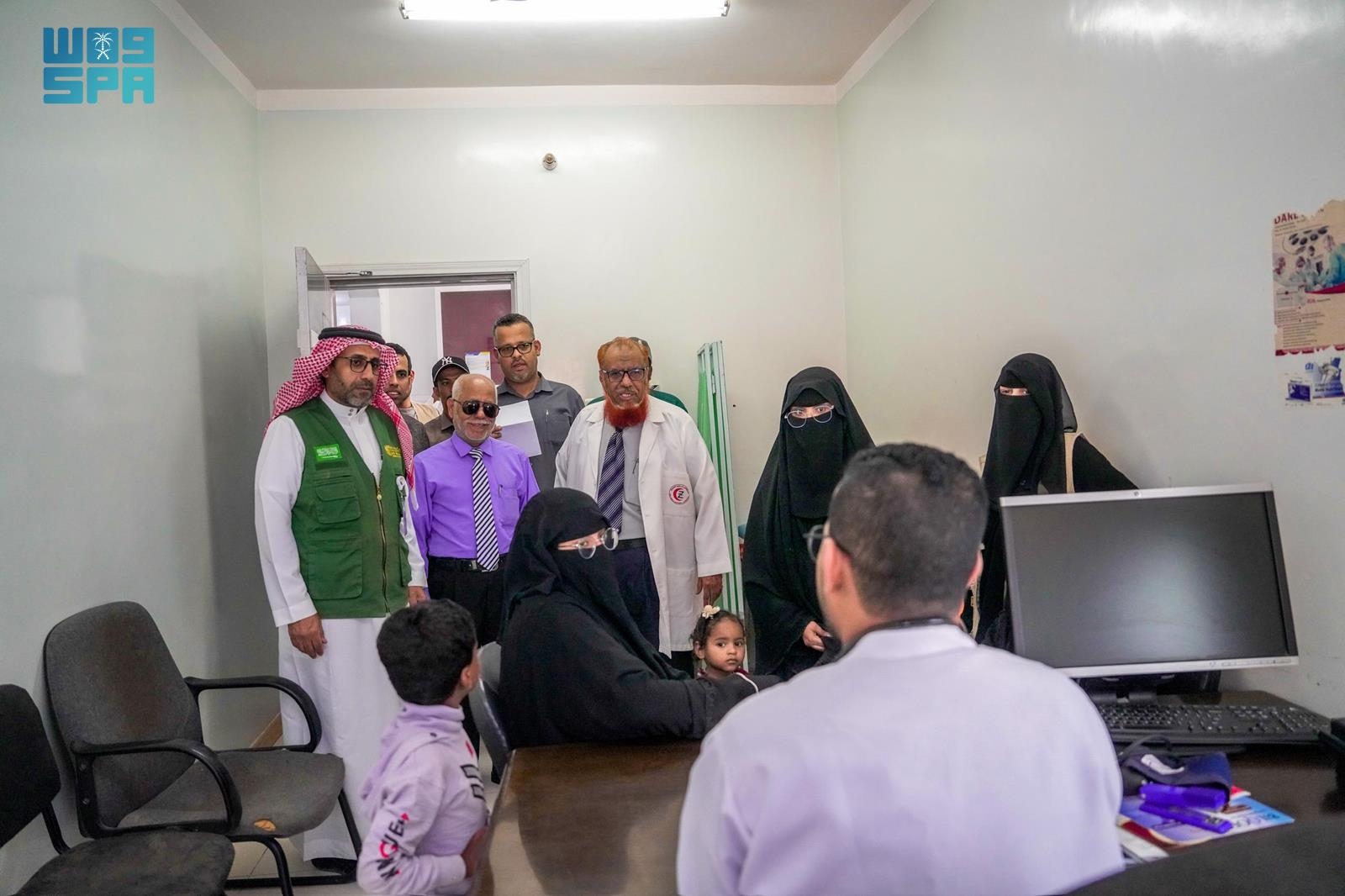 عام / فريق مركز الملك سلمان للإغاثة يطلع على سير الخدمات الطبية المقدمة للأيتام في محافظة حضرموت