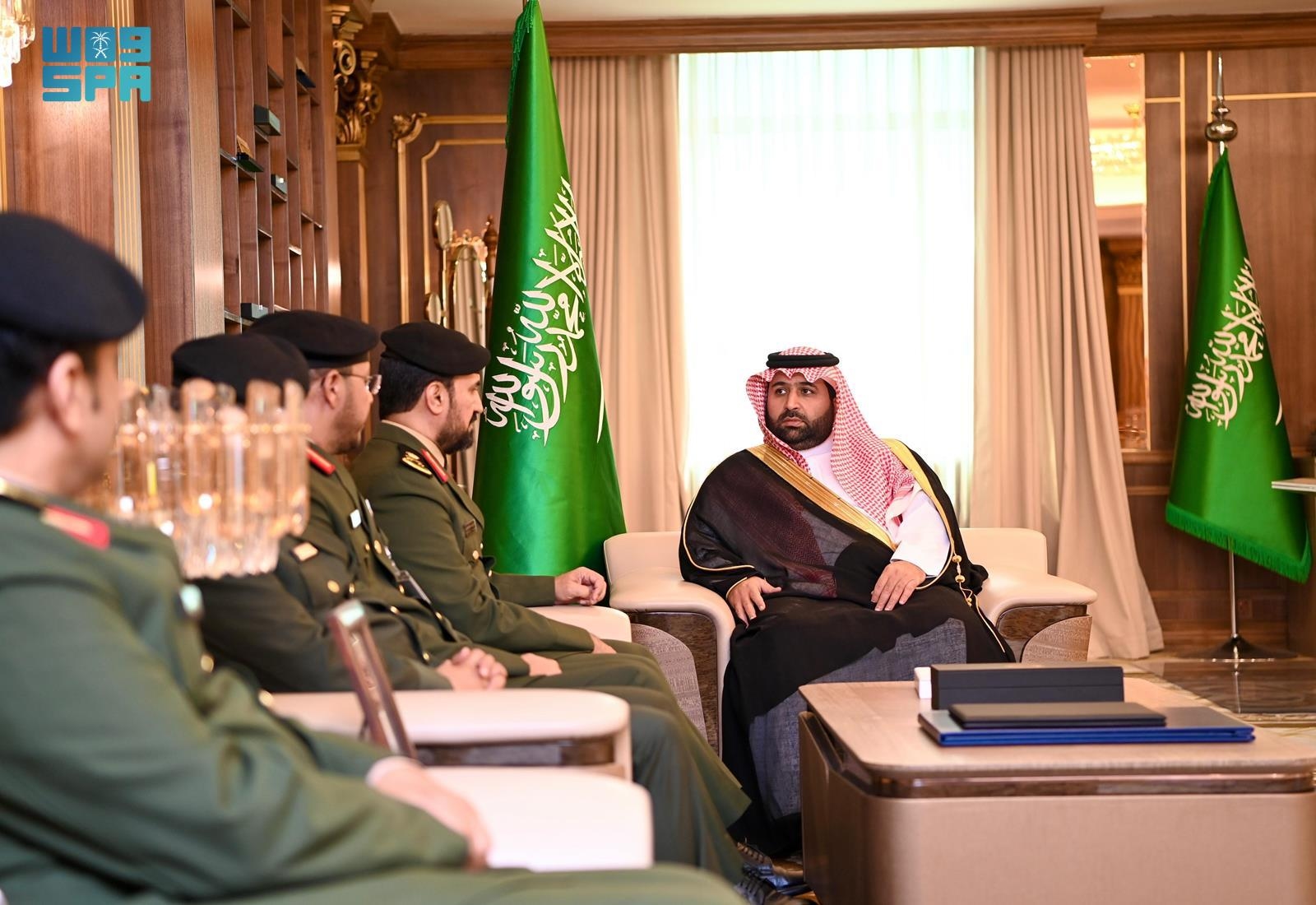 عام/ أمير منطقة جازان يتسلّم التقرير السنوي لسجون جازان للعام 2024