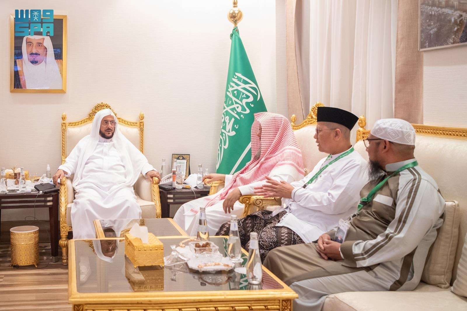 حج / وزير الشؤون الإسلامية يستقبل رئيس مجلس العلماء الإندونيسي ورئيس مؤسسة فتاح الخير بمشعر منى