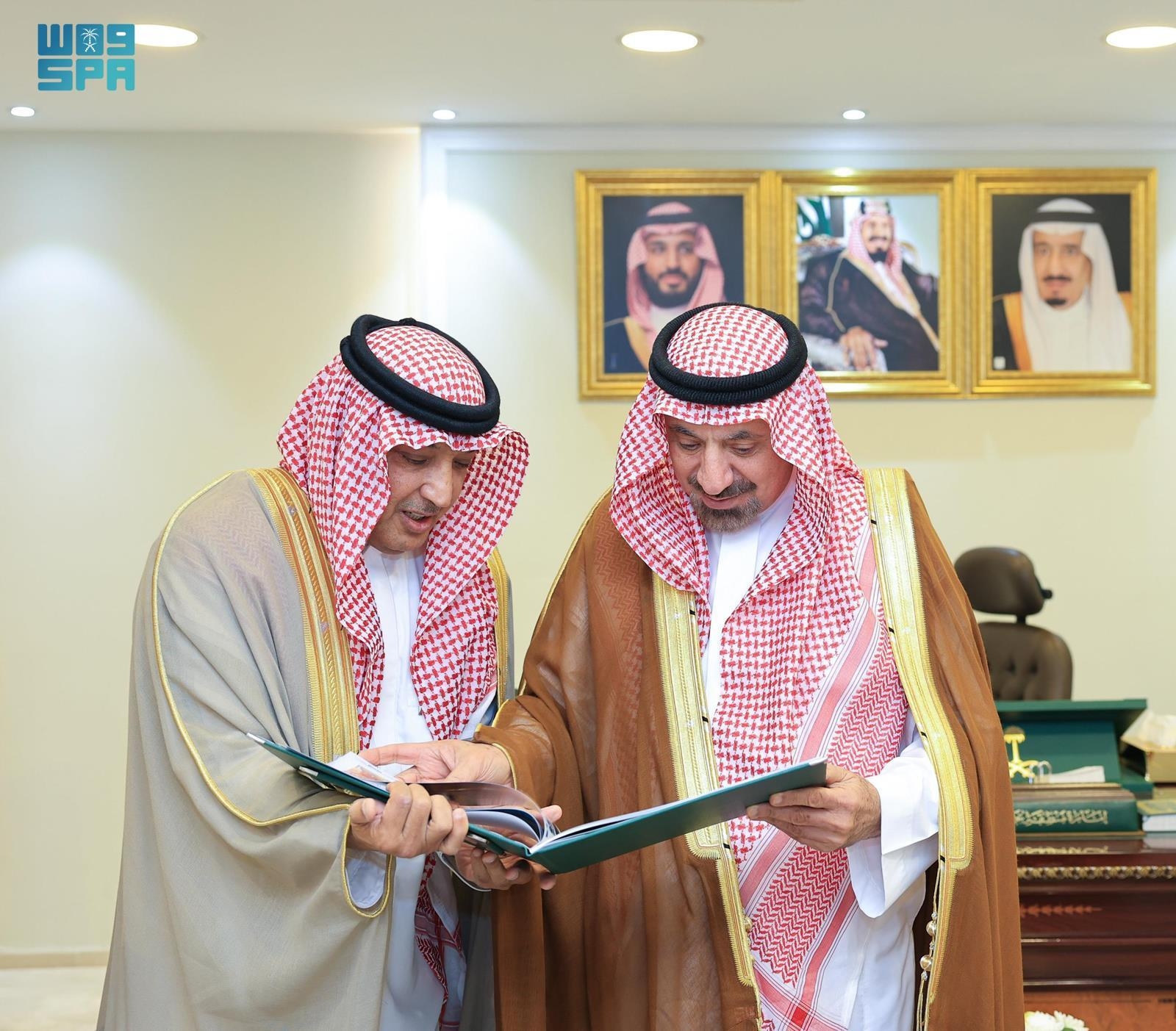 اقتصادي / الأمير جلوي بن عبدالعزيز يطلّع على التقرير الختامي لأعمال منتدى نجران الاستثماري 2025