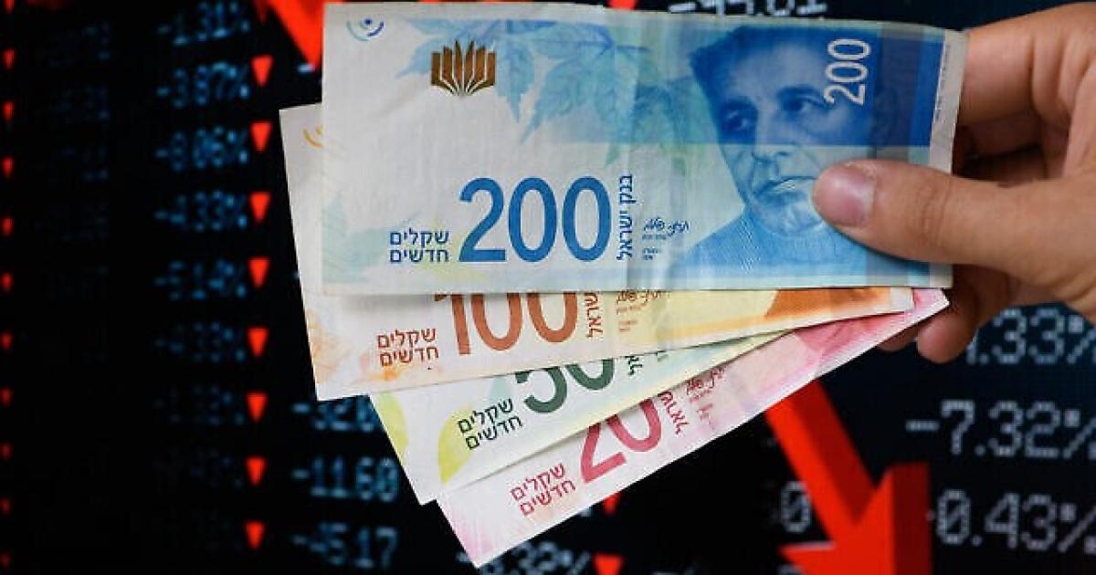 الاحتلال الإسرائيلي يستخدم ورقة الـ200 شيكل للابتزاز السياسي والاقتصادي ضد غزة