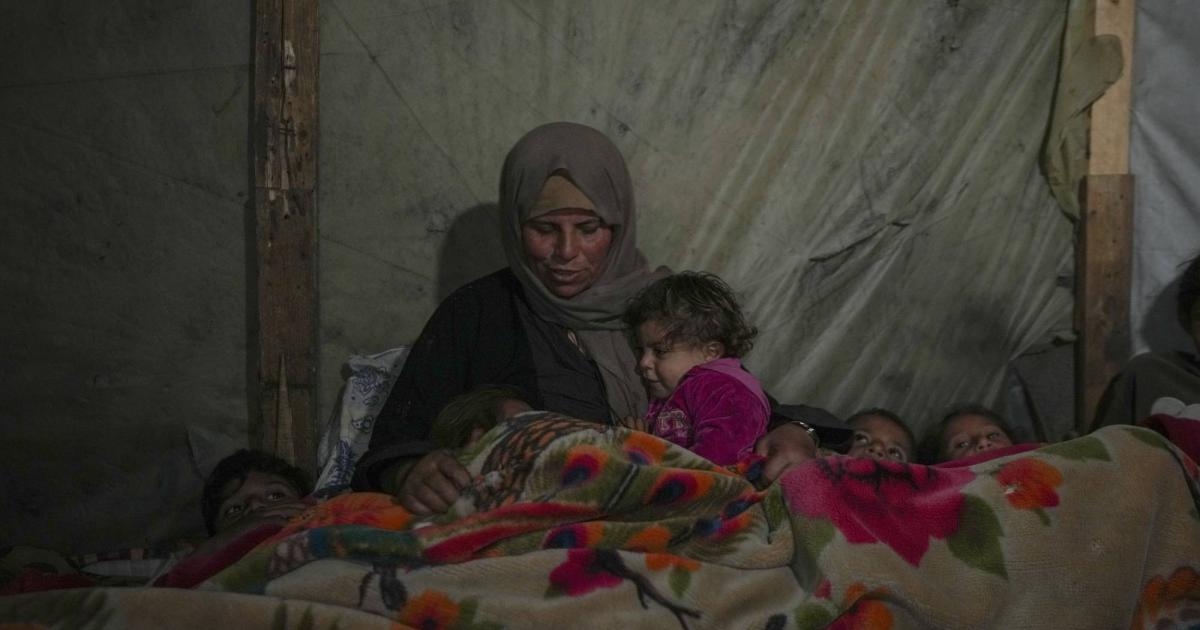 في الليلة الأشد برودة منذ عقود.. البرد القاتل يحصد أرواح الأطفال في غزة