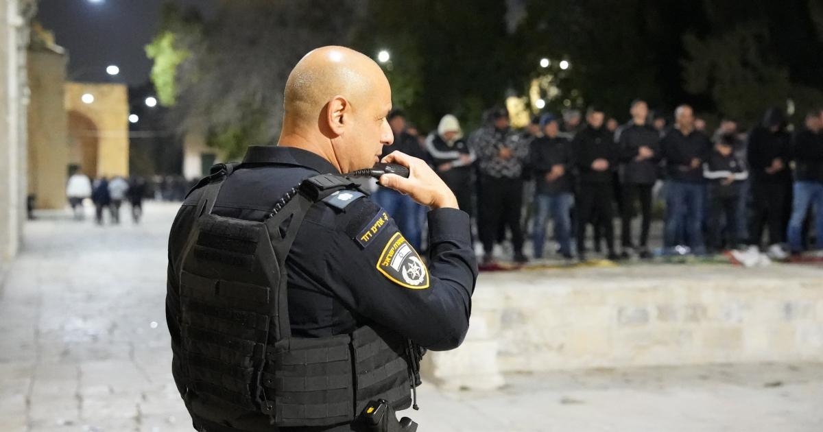الاحتلال الإسرائيلي يحول القدس إلى ثكنة عسكرية ويقيّد وصول المسيحيين إلى كنيسة القيامة في "سبت النور"