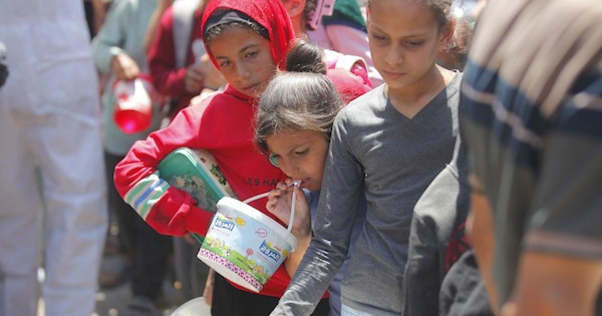 الحكومة الفلسطينية تستعرض تدخلاتها التنموية والإصلاحية خلال أسبوع: من مواجهة المجاعة في غزة إلى تطوير البنية الزراعية والتعليمية