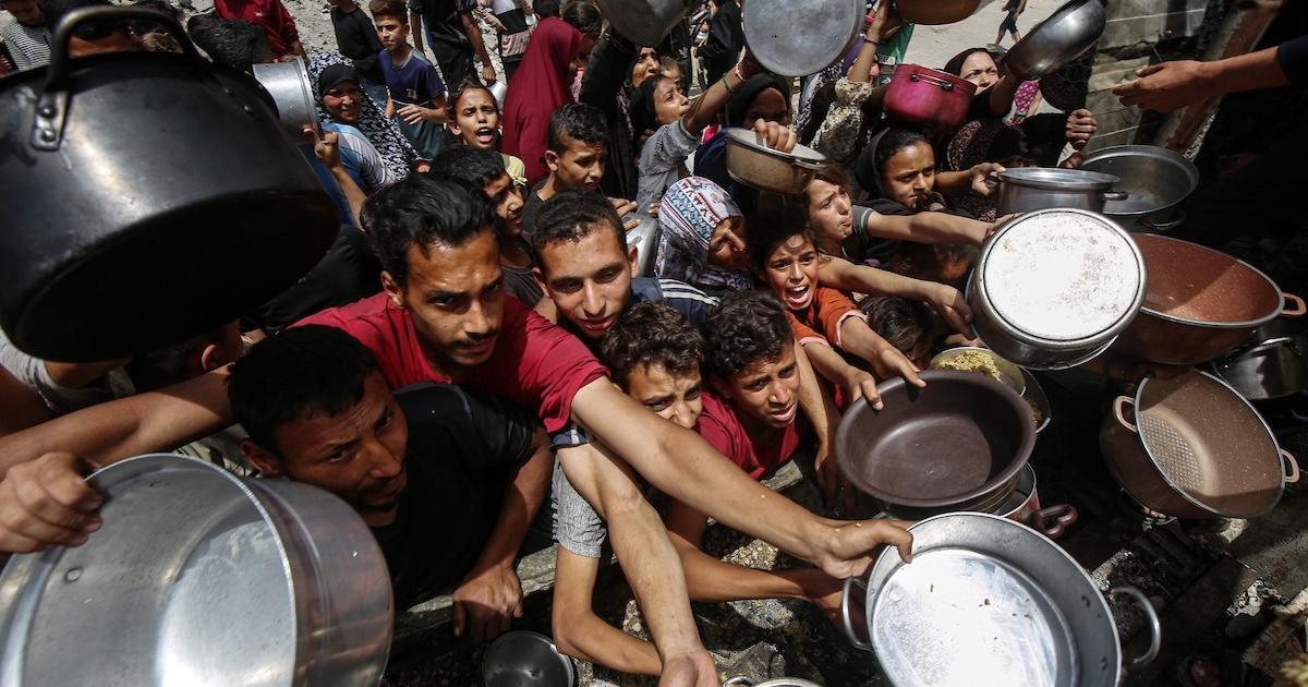 اقتصاد البقاء في غزة: حين تفقد النقود قيمتها ويعود الغزيون إلى المقايضة