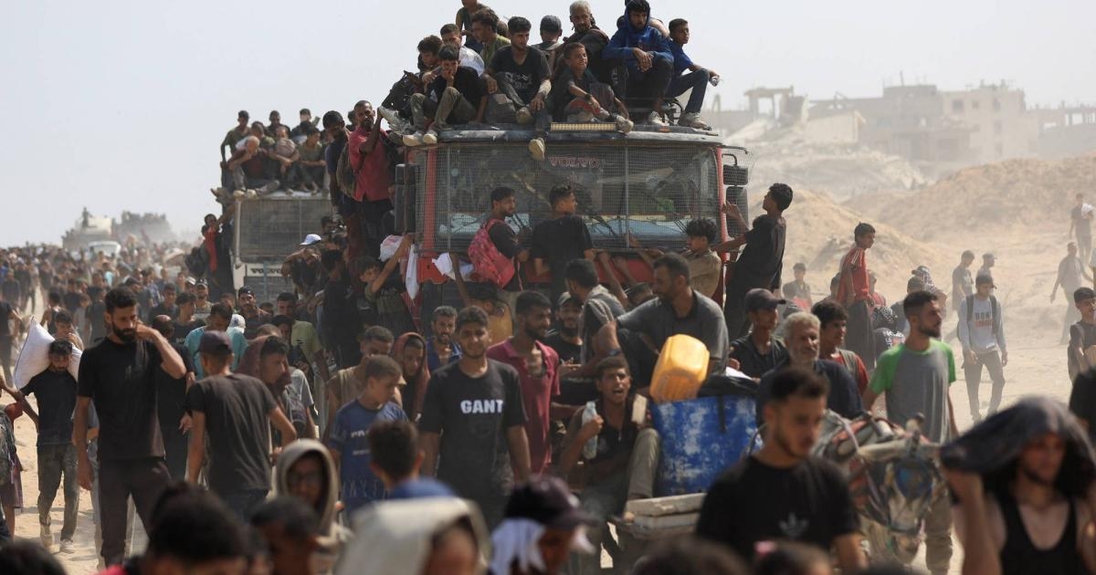 صفقة شاملة على طاولة مفاوضات القاهرة لإنهاء حرب غزة: تبادل كامل للأسرى، وتموضع مؤقت للجيش الإسرائيلي، ونزع سلاح حماس، وإدارة مدنية بإشراف أممي–عربي وسط ضغوط دولية متزايدة على نتنياهو