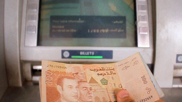 اقتطاعات مفاجئة تثير استياء زبائن وكالات بنكية