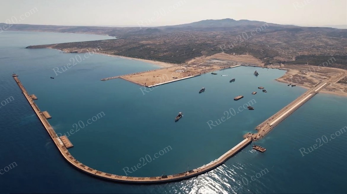 تشغيل خط كهرباء ميناء غرب المتوسط وافتتاح أول مصنع بالناظور للطاقة المتجددة