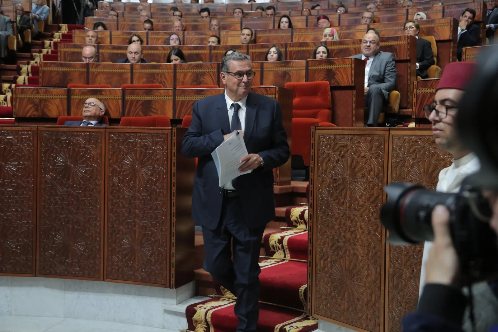الحكومة توافق على زيادة 500 درهم في أجور الممرضين ورفع تعويض الحراسة