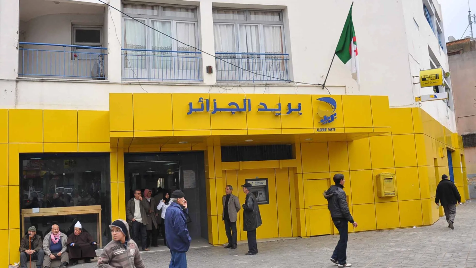 هاكرز مغاربة يخترقون موقع مؤسسة البريد بالجزائر ويستولون على بيانات حساسة