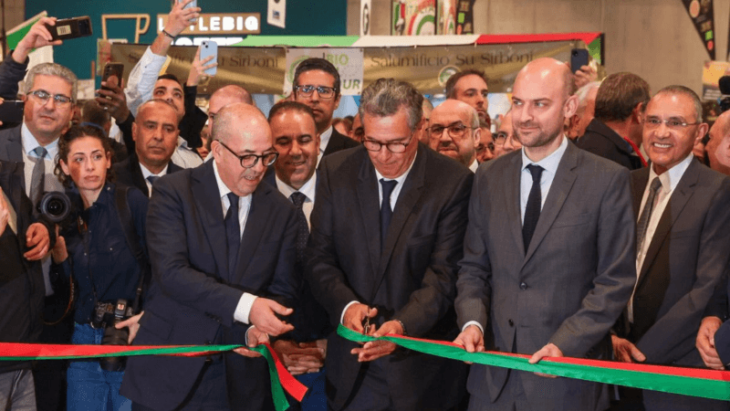 وزير الخارجية الفرنسي يسخر من الجزائر خلال تدشين الجناح المغربي بمعرض الفلاحة الدولي بباريس(فيديو)