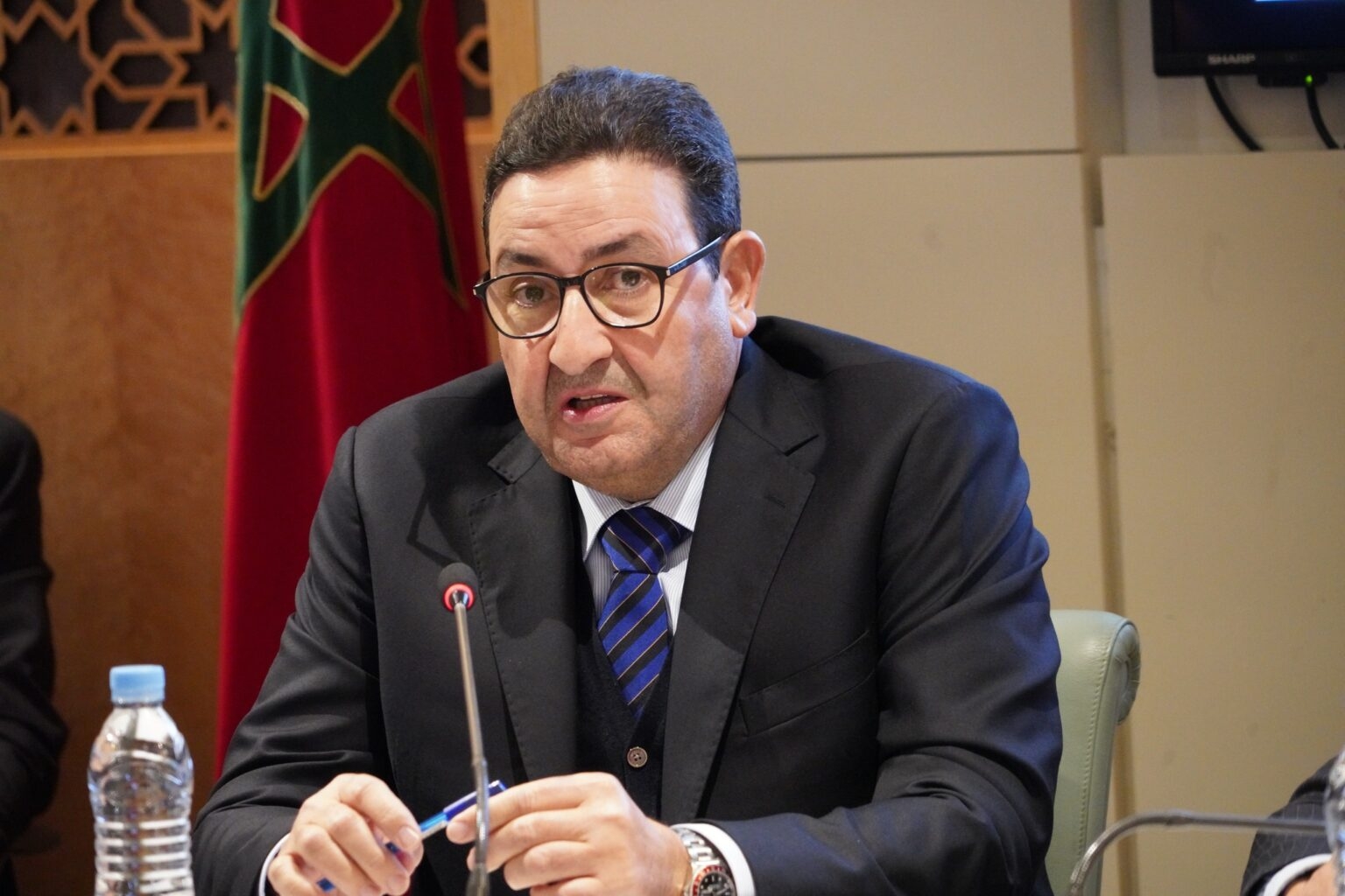 إحداث مطار بوجدور يشعل 'صراعاً انتخابياً' في الجنوب ومصدر يكشف لـRue20 حقيقة تصريح قيوح