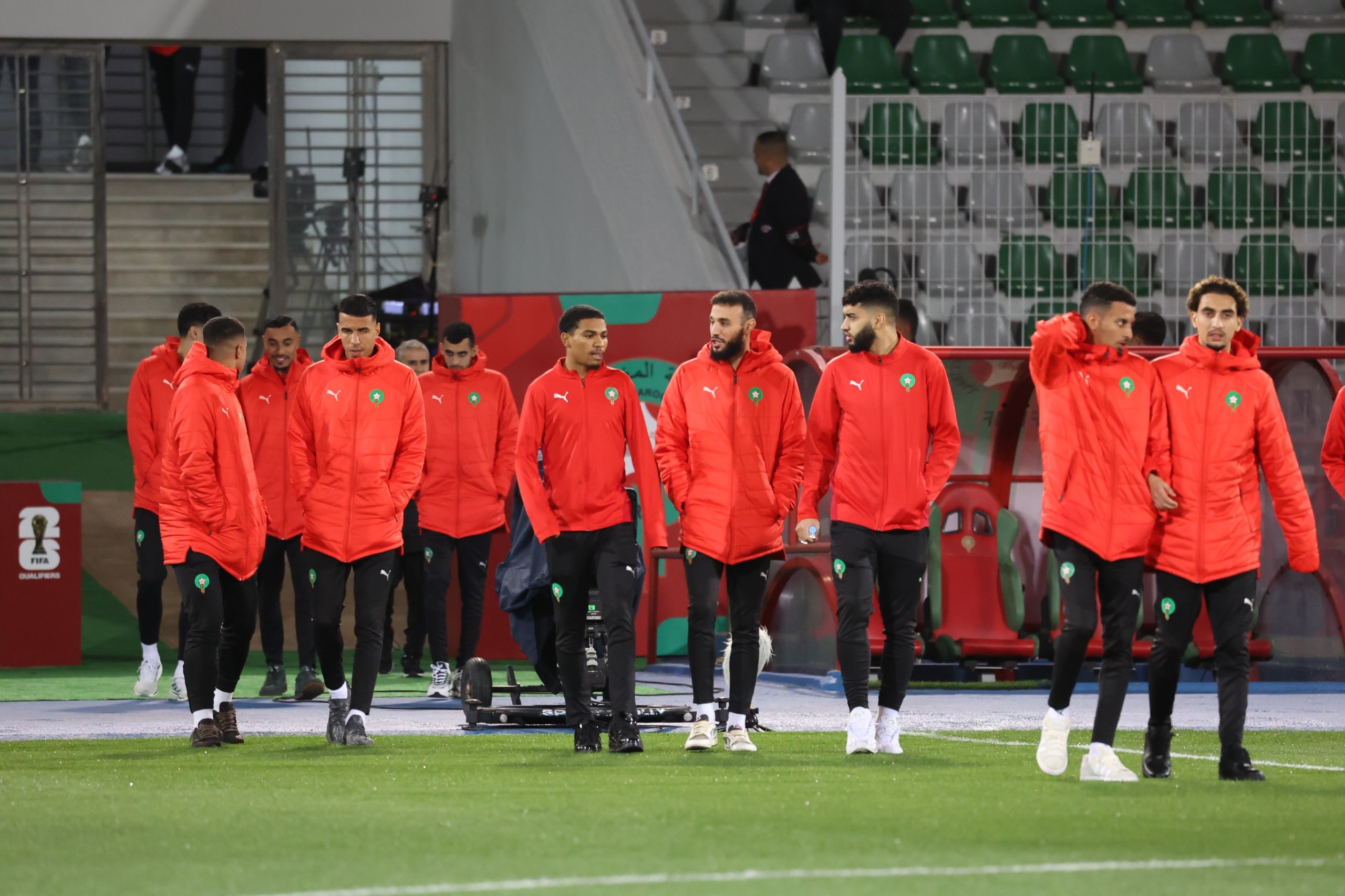 لاعبو المنتخب يتفقدون ملعب وجدة وسط ترحاب جماهيري كبير (صور)