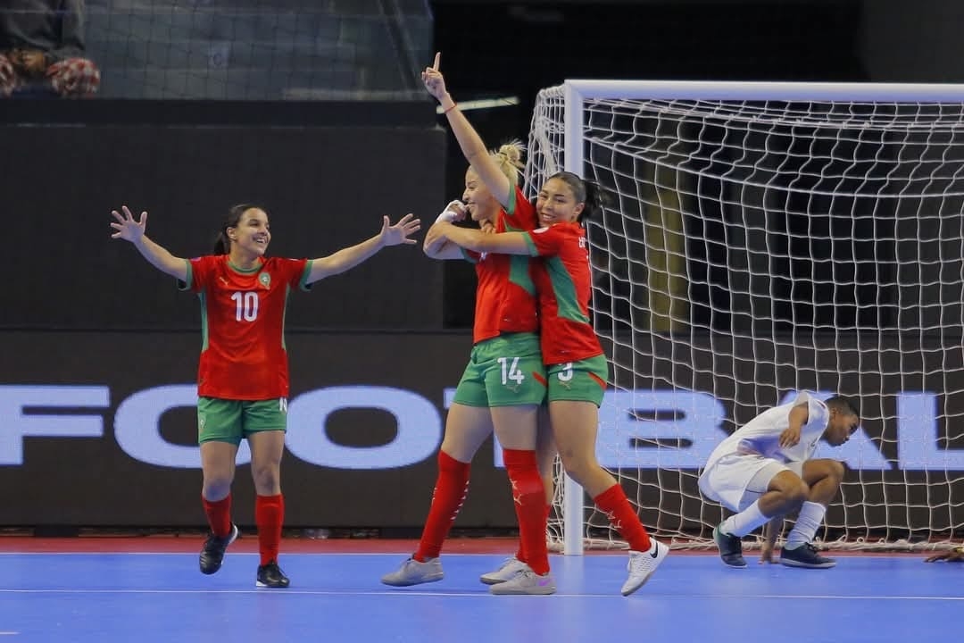 المنتخب النسوي المغربي لكرة الصالات يسحق ناميبيا بالثمانية في أولى مباريات كأس أفريقيا