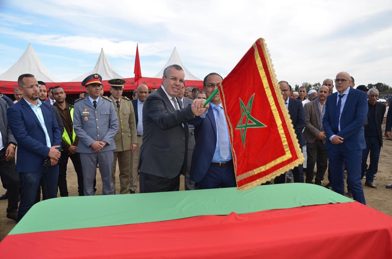 عامل سيدي قاسم يعطي انطلاقة مشاريع للبنيات التحتية الأساسية بعدد من الجماعات الترابية