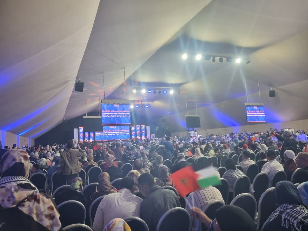 بيجيديون يعتدون على صحافي 'كود' ويمنعونه من تغطية مؤتمر الحزب