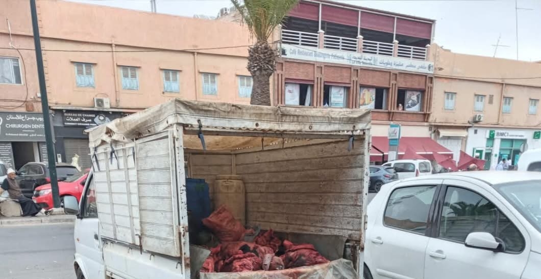 نقل لحوم مجهولة المصدر على متن 'هوندا' يثير الإستياء بتزنيت