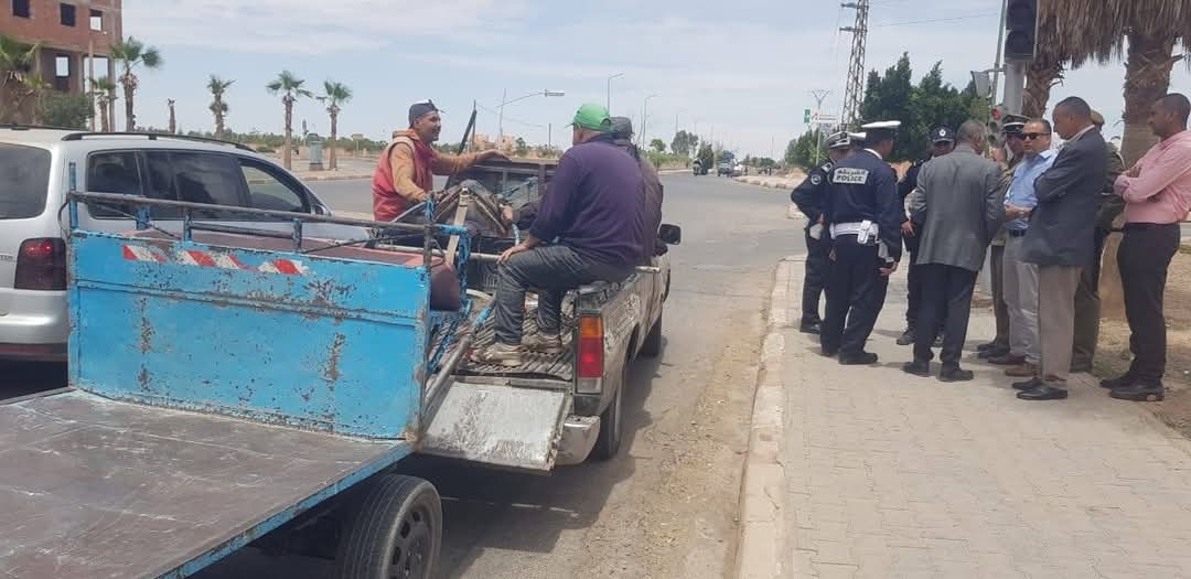 عربات الدواب‎‎ تقود إلى السجن بقلعة السراغنة