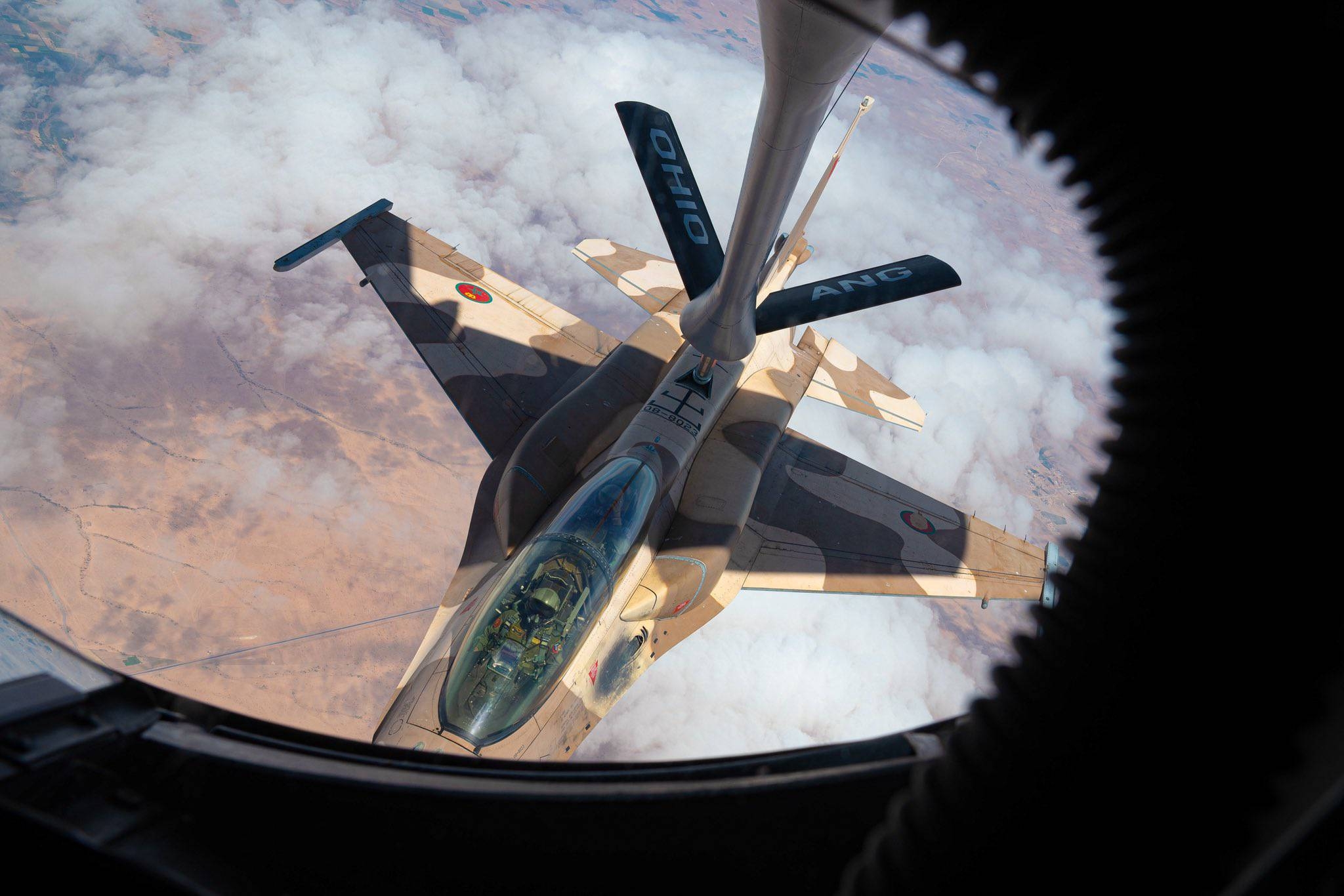 تمرين التزود بالوقود في الجو يجمع بين مقاتلات F16 المغربية وسلاح الجو الأمريكي