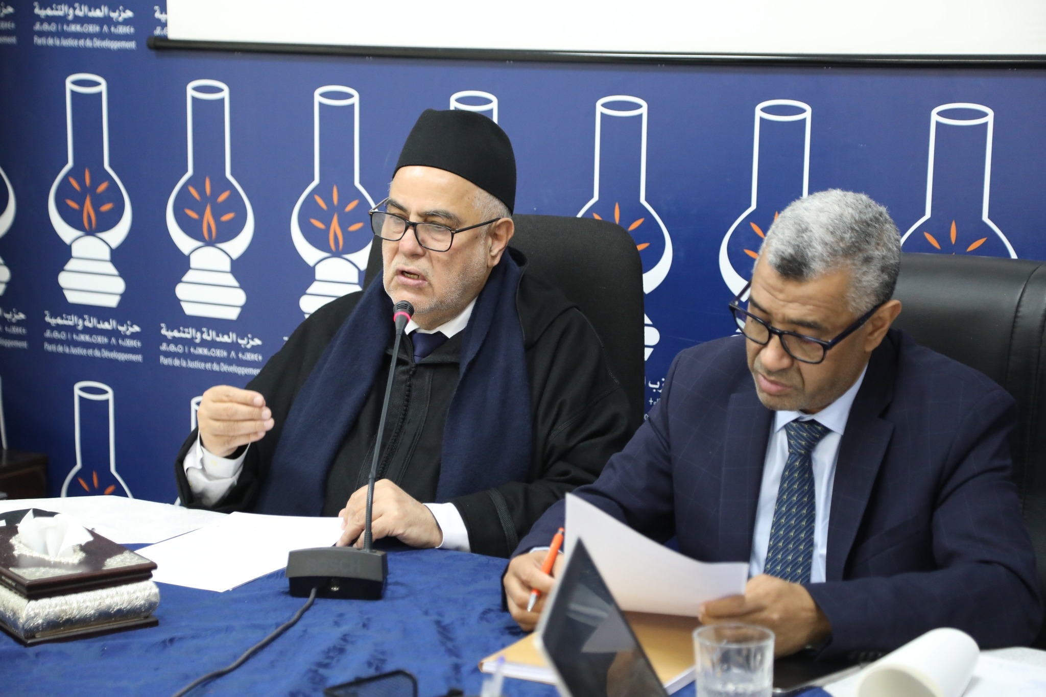 نهار كان فالحكومة دخل منو الفلوس ودابا باغي يمنعو.. بيجيدي يقترح حظر التدخين والشيشا