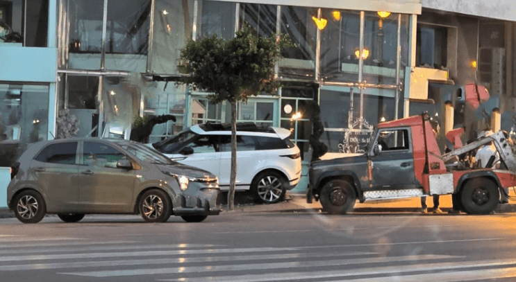 مخمور يقتحم مقهى بكورنيش طنجة