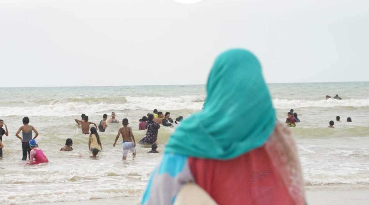 شاطئ فم الواد.. وجهة ساكنة العيون لمواجهة حر الصيف