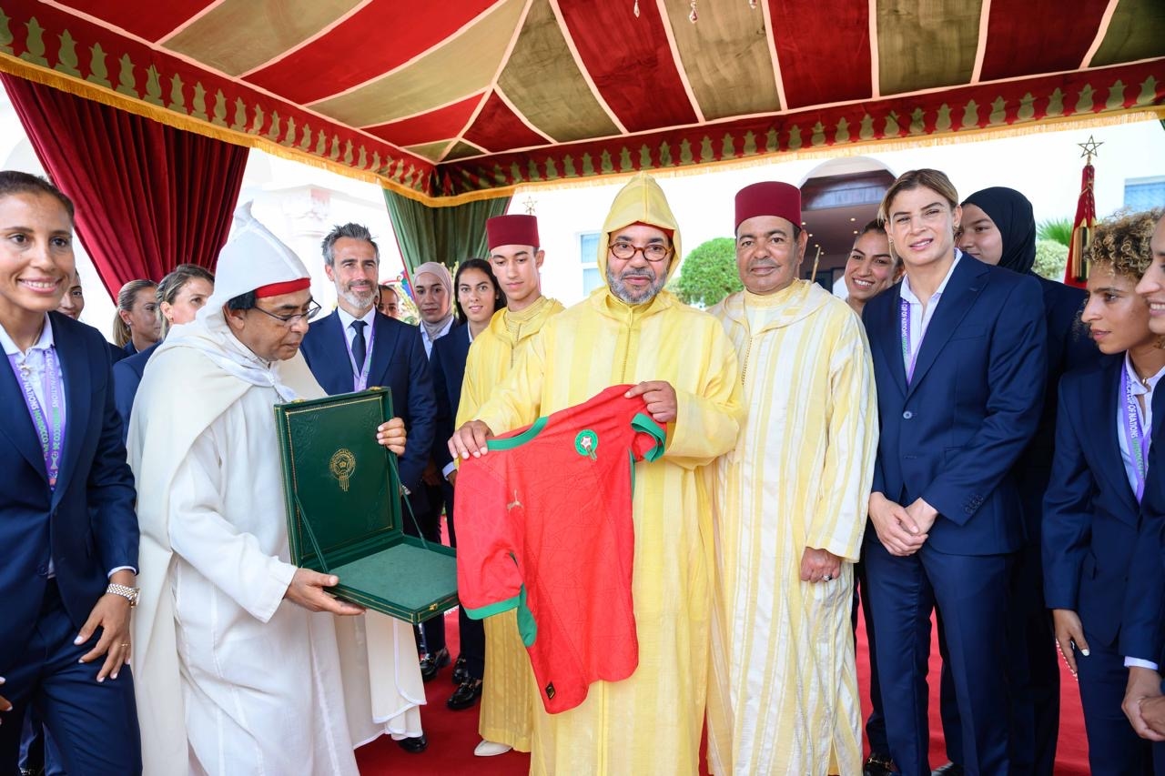 جلالة الملك يمنح لبؤات الأطلس أفضل تتويج…تقدير ملكي رفيع لكرة القدم المغربية