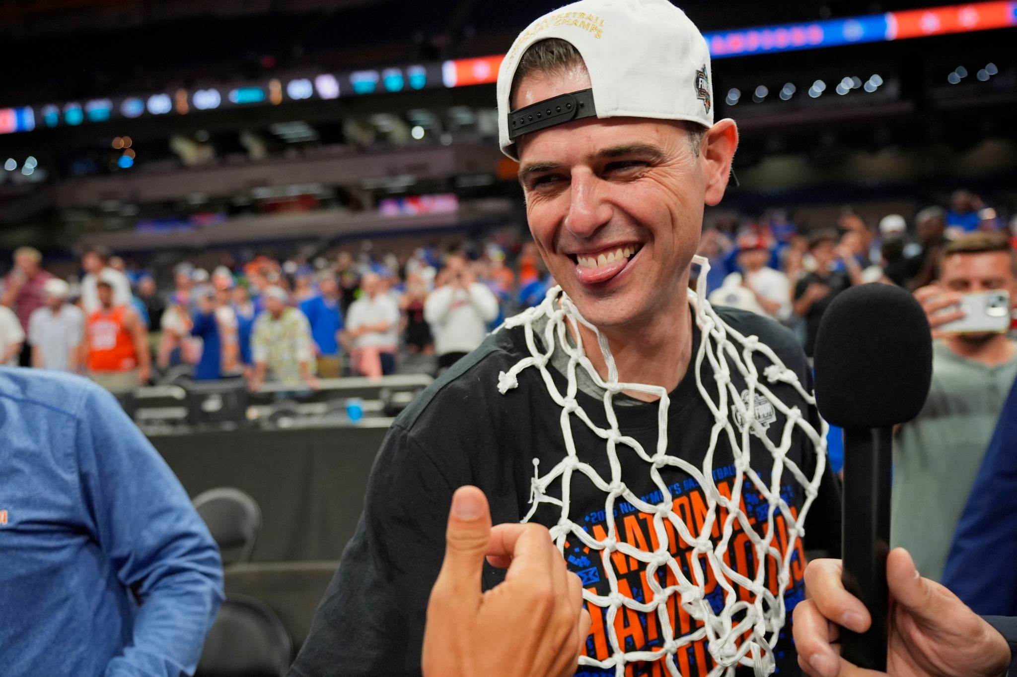 Florida's Todd Golden rounds out his coaching staff and officially fills 2 roster spots
