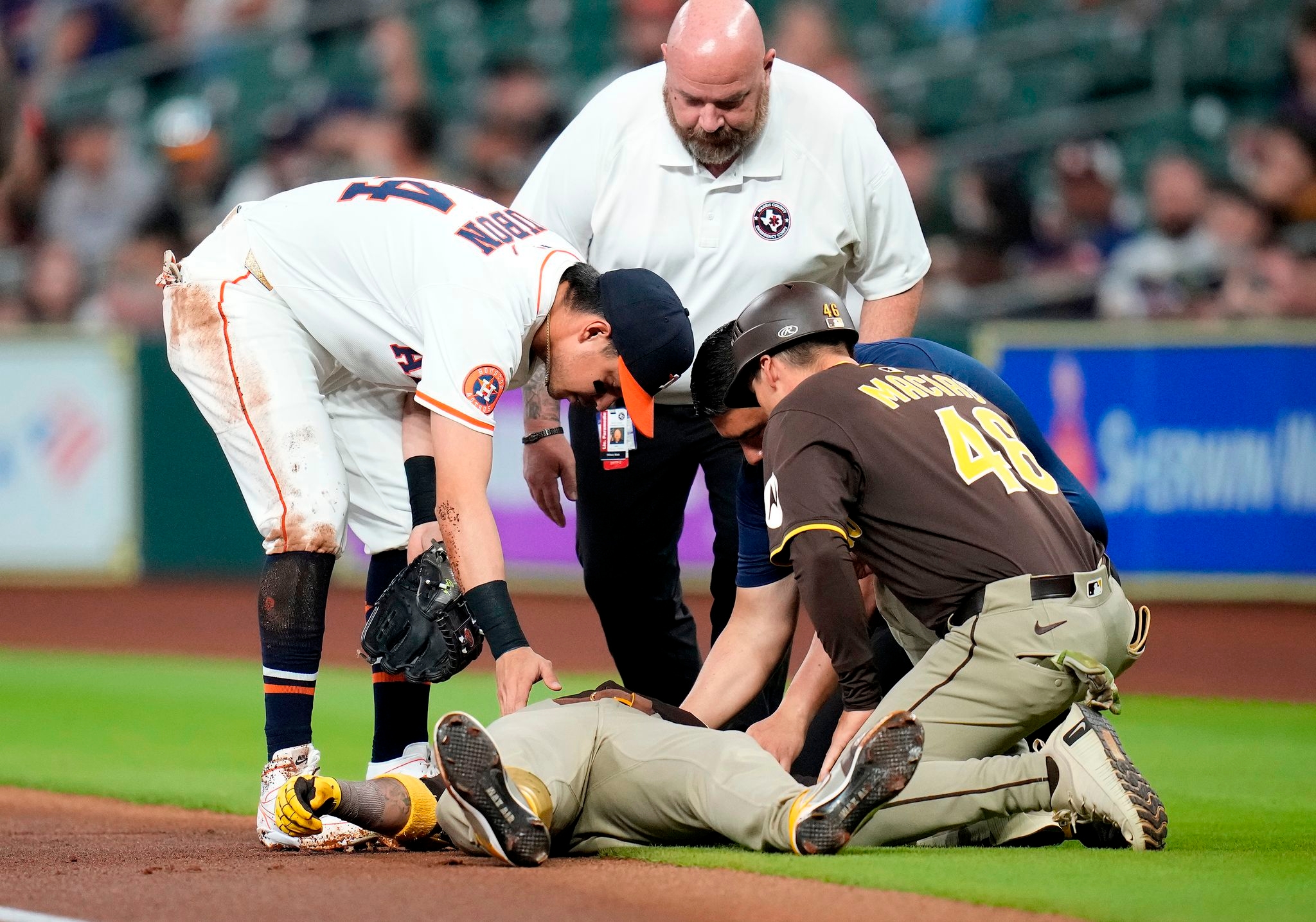 Padres put Luis Arraez on 7-day concussion injured list following scary collision