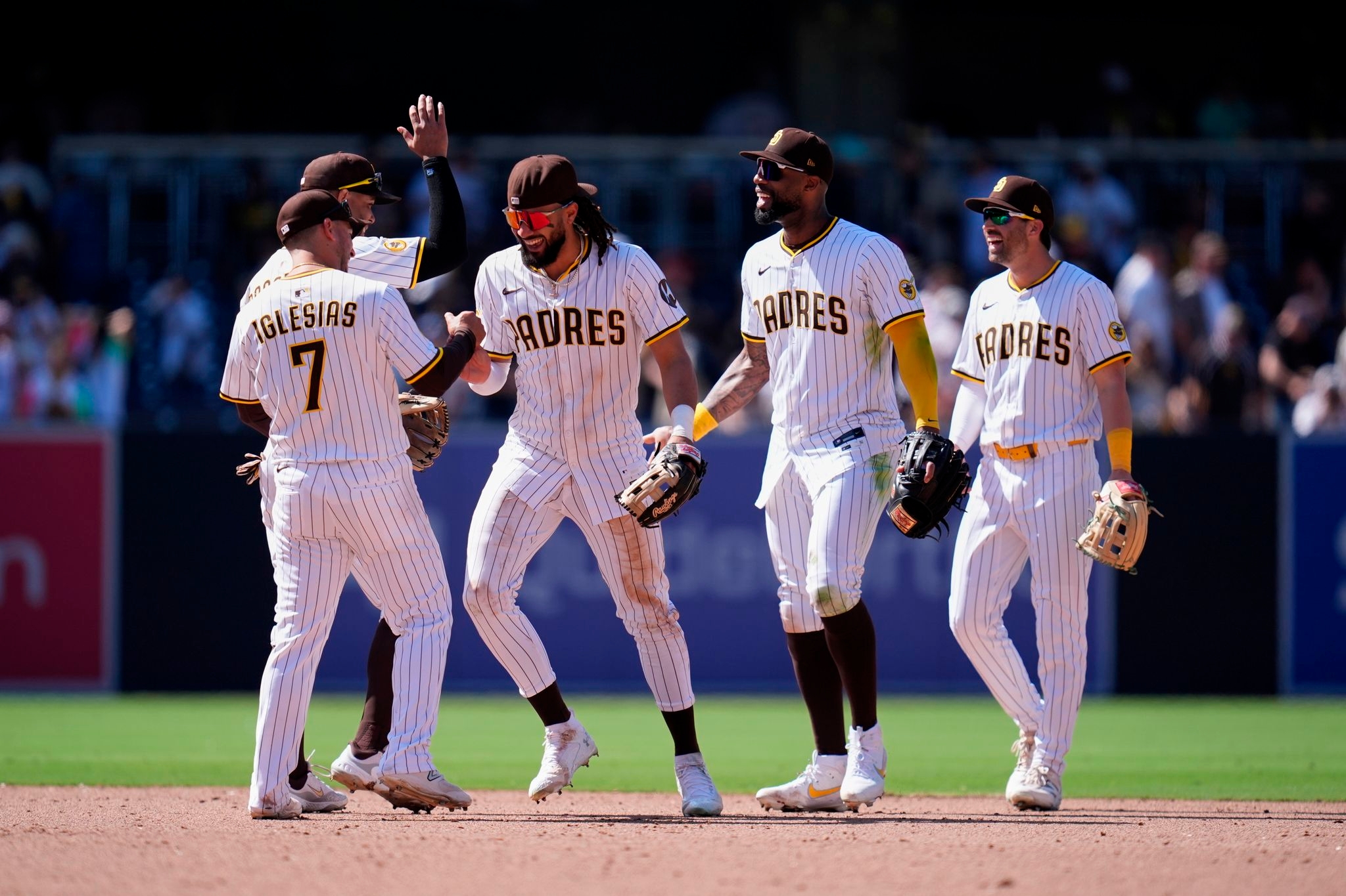Díaz and Tatis lead the Padres to a 5-3 win over the Giants for a 2-game sweep