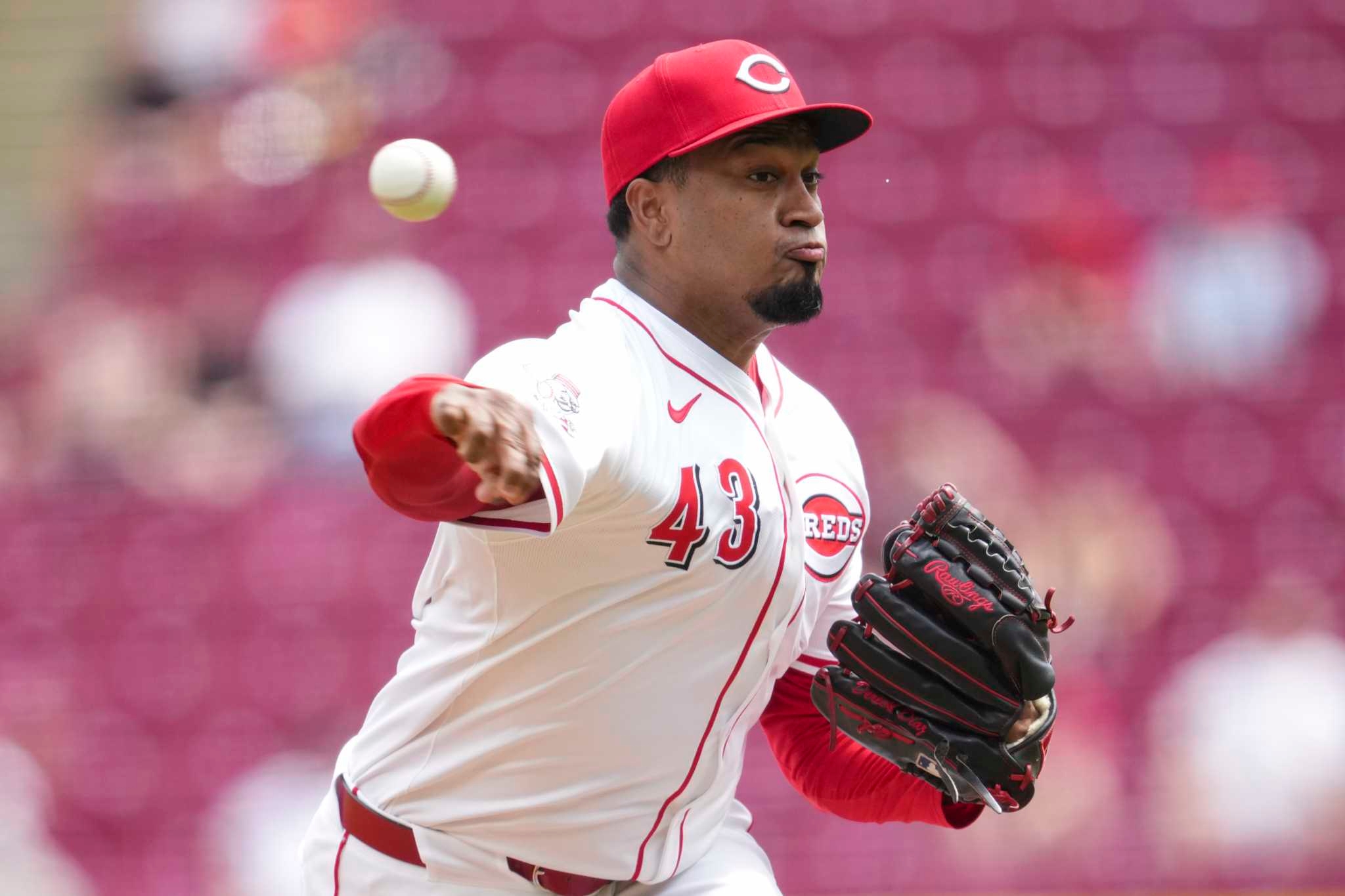 Los Angeles Dodgers acquire former All-Star reliever Alexis Díaz in trade with Cincinnati Reds