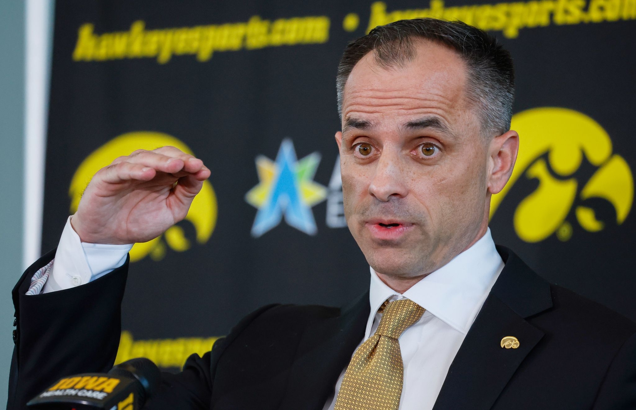 Iowa basketball coach Ben McCollum agrees to 6-year contract with starting pay of $3.35M