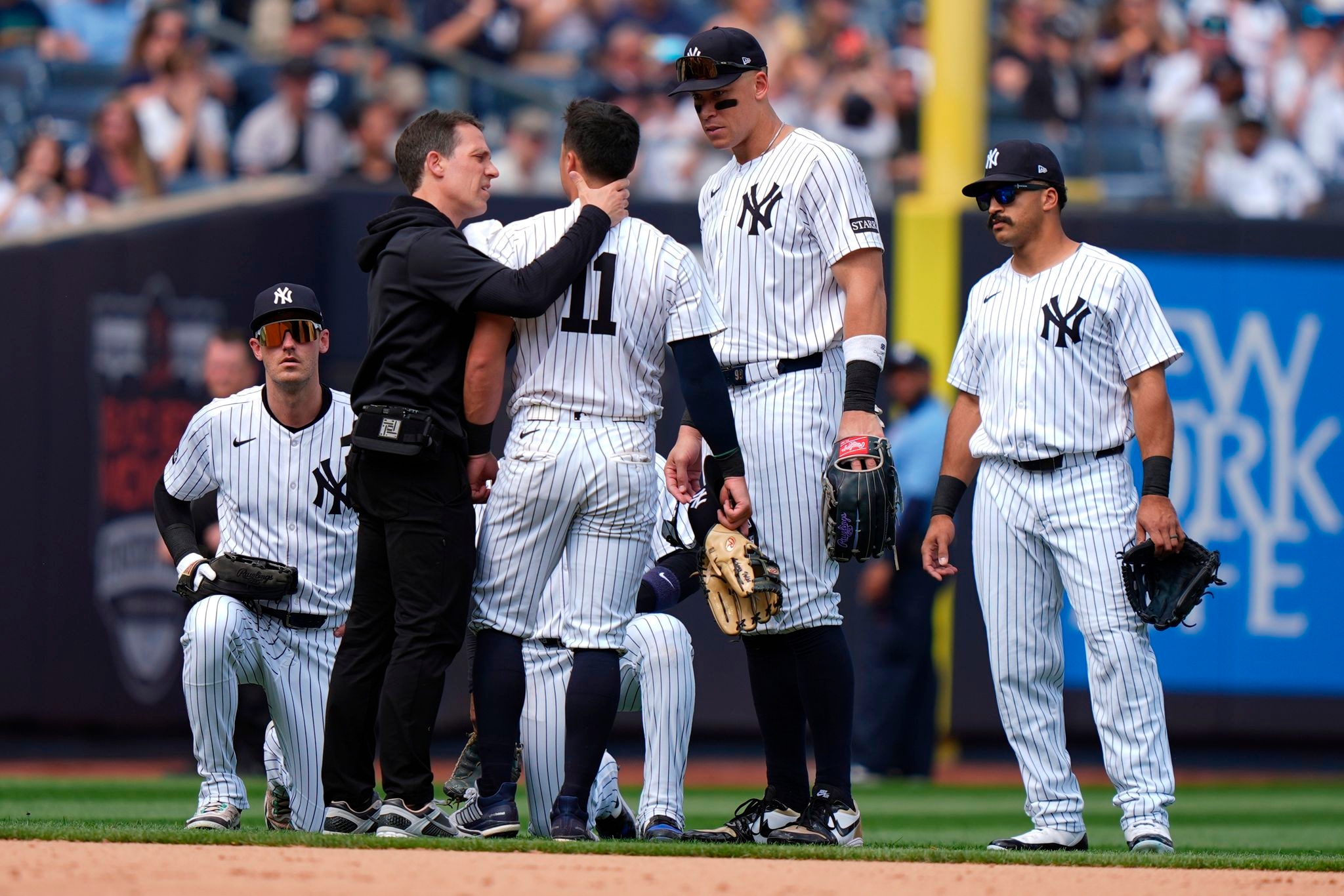 Yankees shortstop Anthony Volpe hurts shoulder, X-rays negative but could have more tests