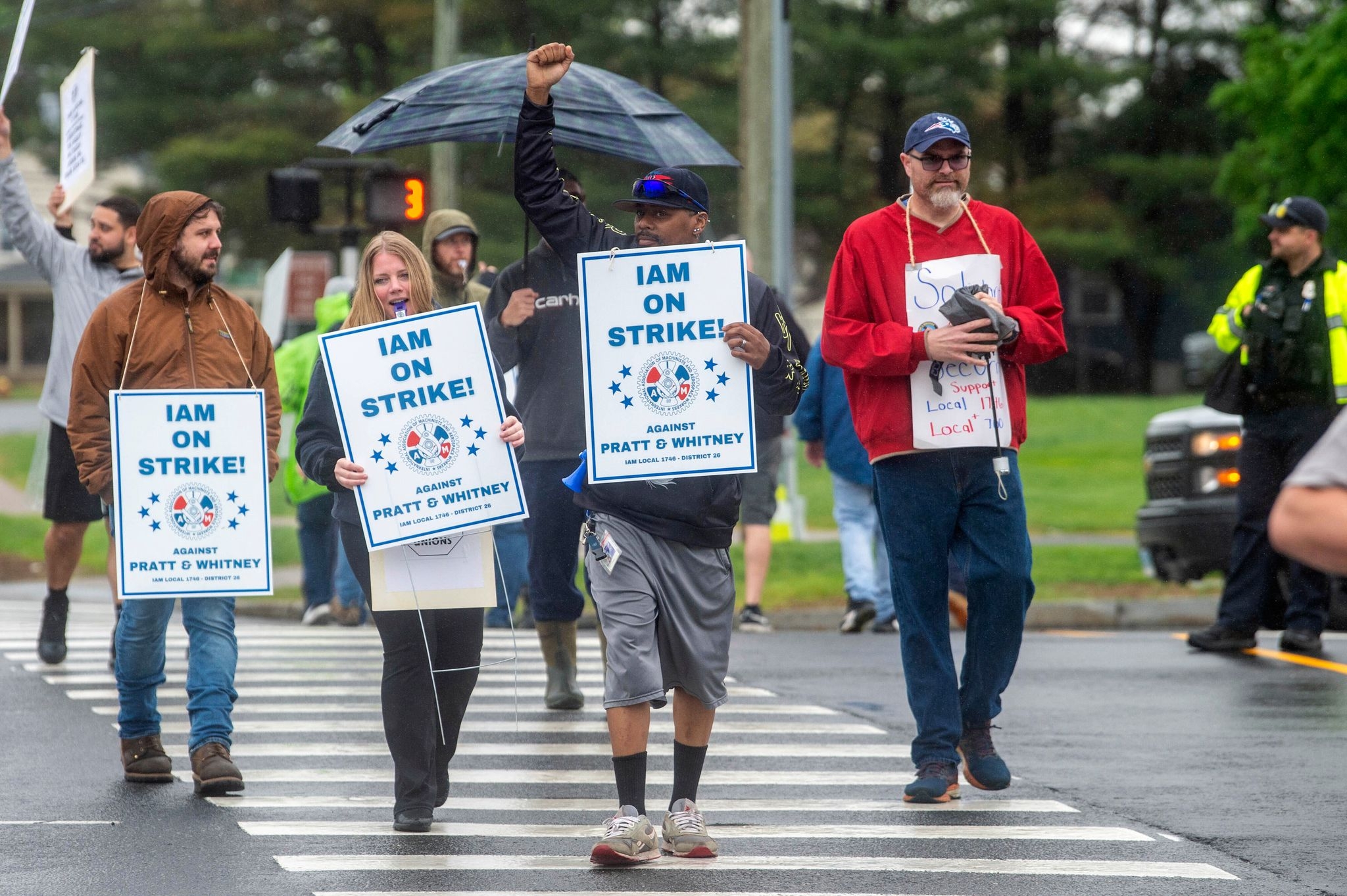 Pratt & Whitney machinists end 3-week strike after approving a new contract